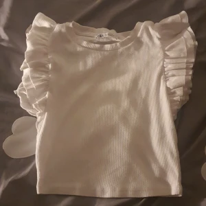 En volana tröja  - Jätte bra matrial och super fin kan visa på om du vill ❤