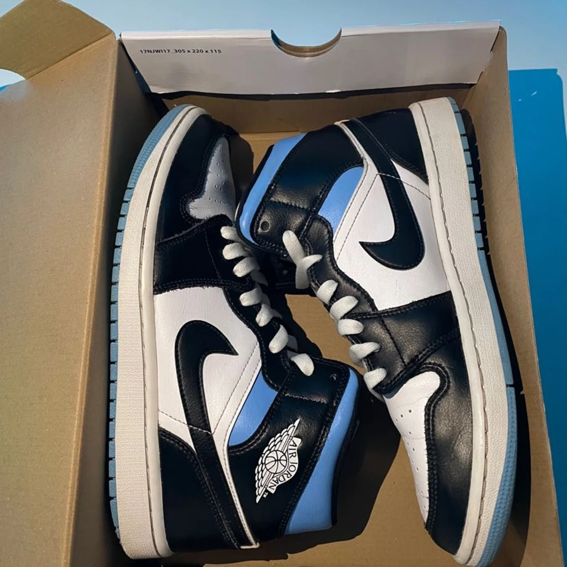 Air Jordan 1 Mid 'Royal Black' - 91