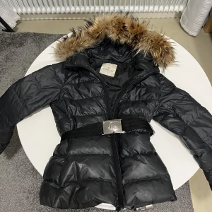 Moncler - Moncler några år gammal, storlek är xs pris diskuteras kan mötas i Stockholm och frakta om det behövs