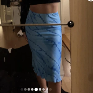 LÅNKJOL - Trendig & snygg långkjol från Shein! Perfekt till temafester;) bomullsmaterial! Jag på bilden är en xs/s! 171 cm lång 💕