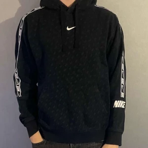 Nike Hoodie  - Svart Nike Hoodie i storlek M