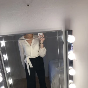 Blus - Söt blus från Bikbok, endast använd 1 gång 