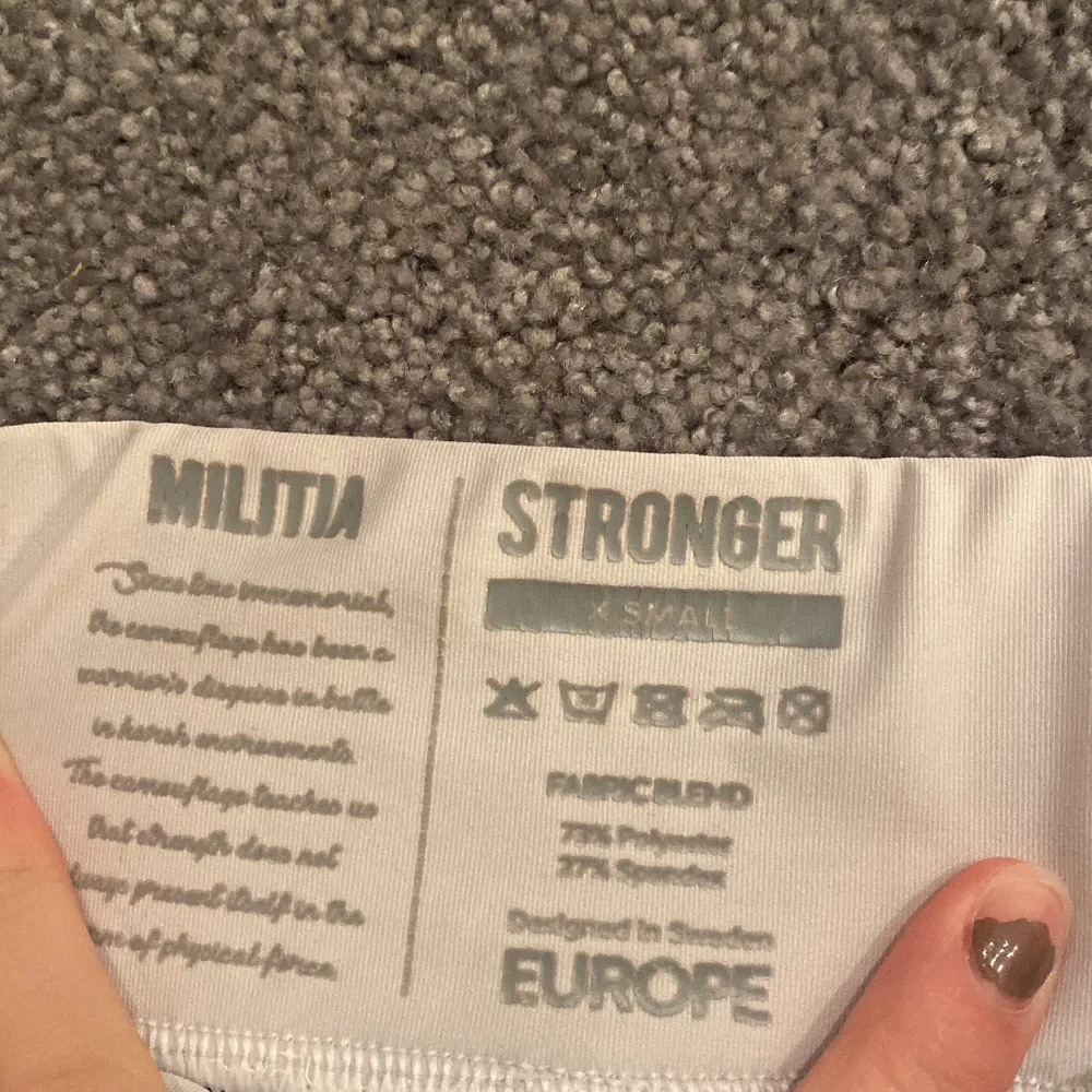 !!TRYCK EJ PÅ KÖP NU!! Stronger byxor i fint skick!! Storlek xs, men passar även xxs/s. Köpta för 599 kr och säljer för 300!! Inklusive frakt❤️man får med stronger zip-påse. hör av er vid frågor.. Farkut & Housut.