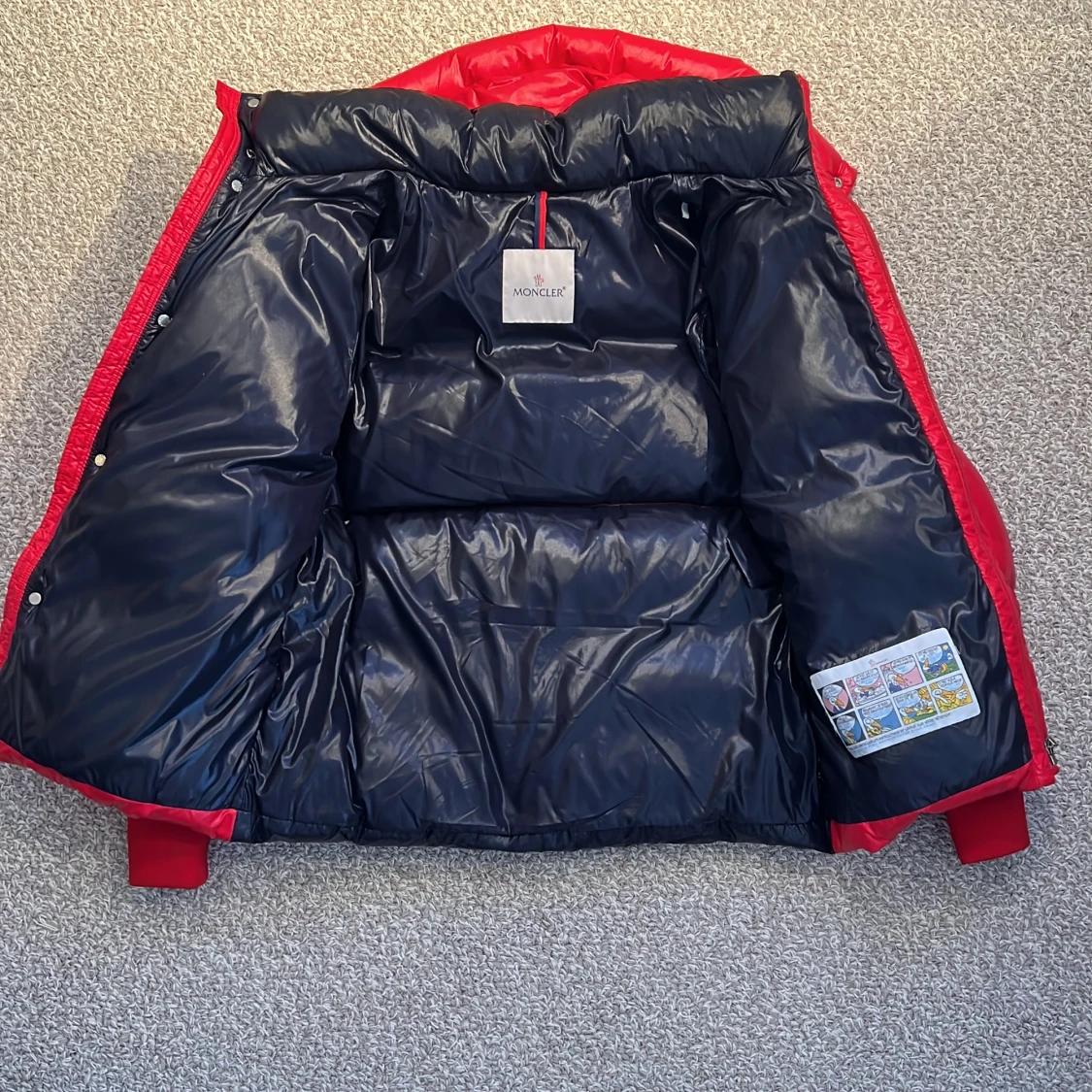 Röd,mörkblå vinter moncler jacka.  - 90