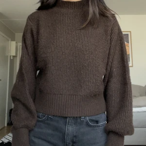Brun stickad tröja - Fin brun stickad tröja i stl XS