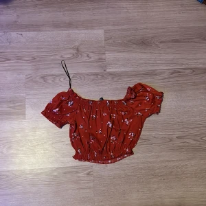 Röd topp - En röd sommar tröja från hm