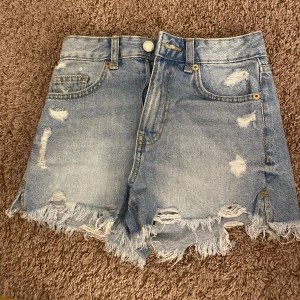 New yorker  - Ett par jätte snygga shorts som är slitna där nere ifrån new yorker, storlek XXS 