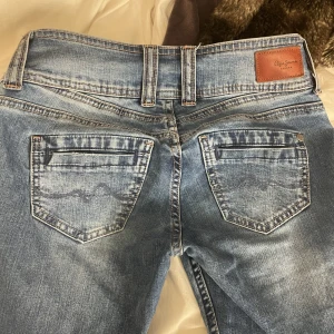 Pepe jeans - Så snygga jeans. Helt nya! Köpta för 829, säljer direkt för 500 kr. Jeansen är staright, alltså raka nertill!