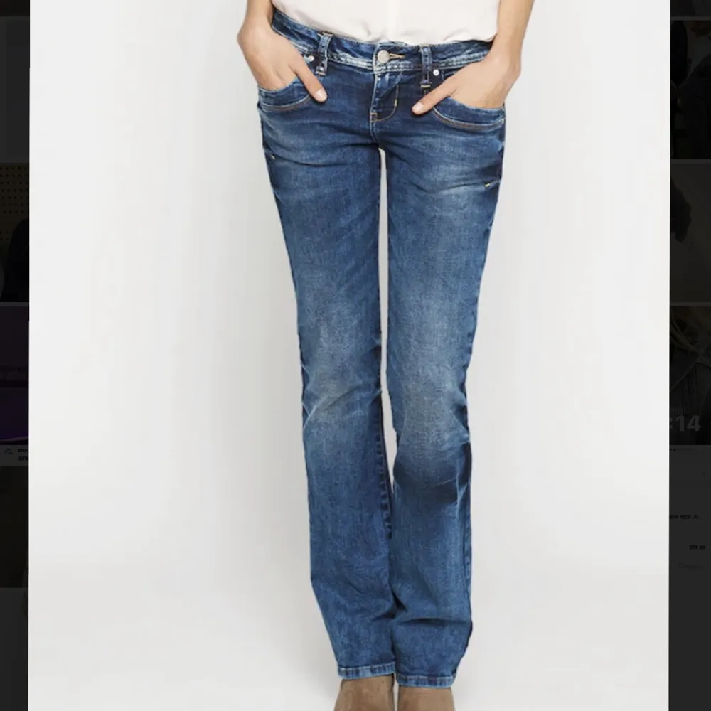 Säljer nu dessa jättesnygga ltb jeansen! Så nsygga som är lite stentvättade i färgen vilket är så snyggt. Pssar mgi i längden som är 170 så de passar många längder! Storlek w25 l34. Säljer för 400kr❤️pris kan diskuteras. Jeans & Byxor.