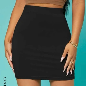 Kjol - Svart kort kjol 