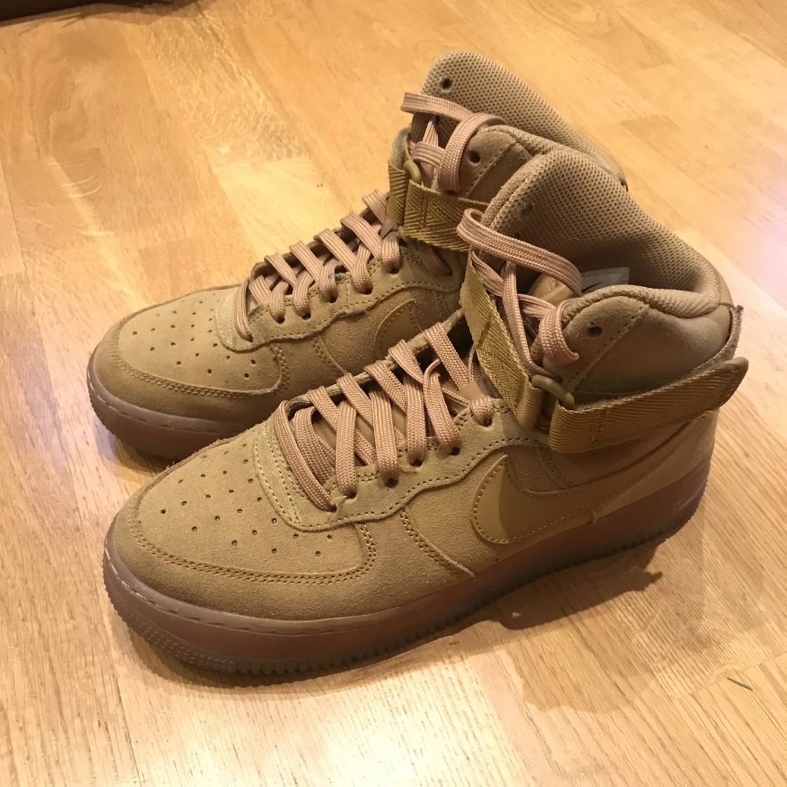 Nike air force high camel 
