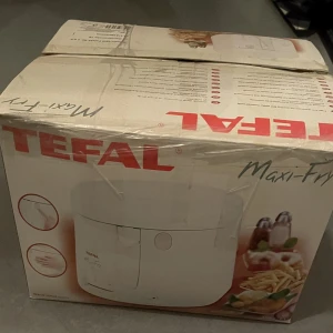 stor fritös - stor fritös amvändes endast max 3gånger köptes flr 1300kr nupris 500