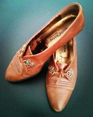 Vintage skor  - Vitnage skor från Italien  Stl 36-37