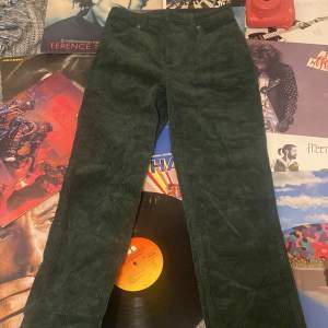 Grön 60–70s Manchester jeans från monki 😍 aldrig använt 