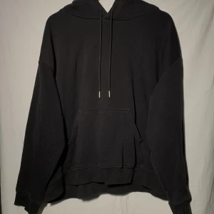 Svart hoodie🖤 - Svart hoodie från H&M, storlek XL!