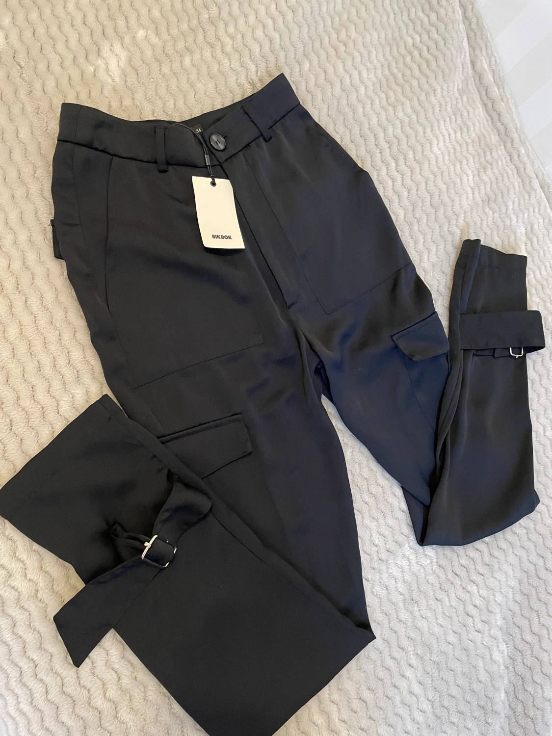 Kostymbyxor från Bikbok strlk 34