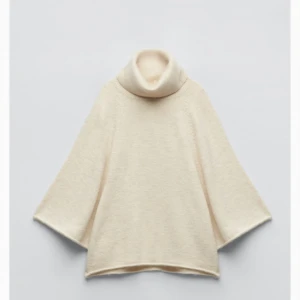 Stickad tröja - Säljer nu denna slutsålda populära stickade tröja från zara. Endast använts två gånger då jag redan har en liknande. Detta är en storlek M men passar även mig som är en S. 