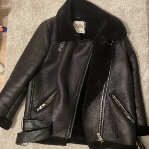 Jacka - Jacka från Zara Storlek 38  Varm och snygg 