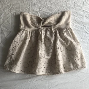 Topp - Fint skick. Köpt här på plick, och jag har endast testat den. Skriv för fler bilder eller frågor. Frakt tillkommer💕