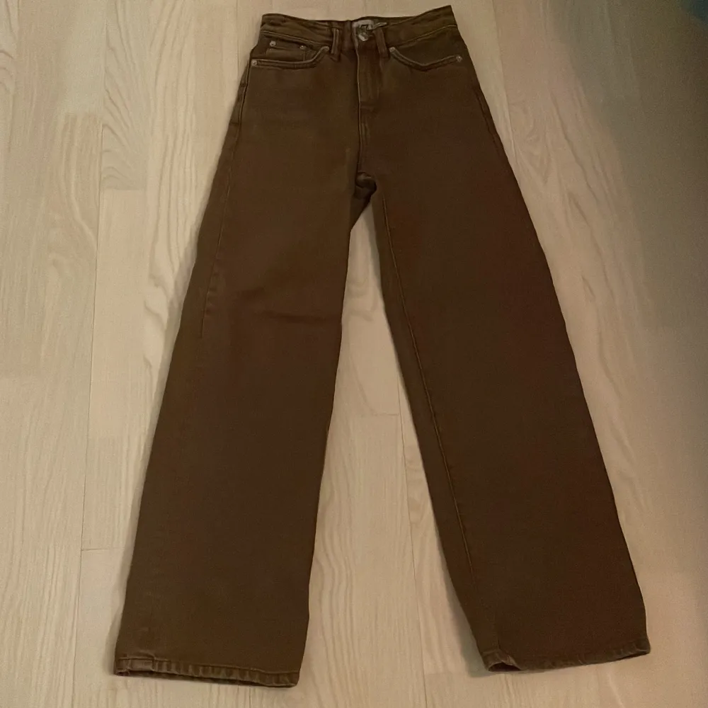 Jätte fina bruna vida jeans, knappt använda jätte fint skick. Pris kan diskuteras!. Jeans & Byxor.