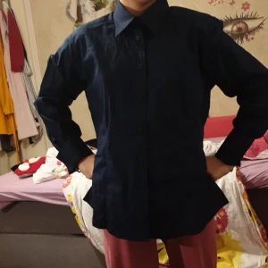 Skjorta - Priset kan diskuteras tvättas innan köpet för stor