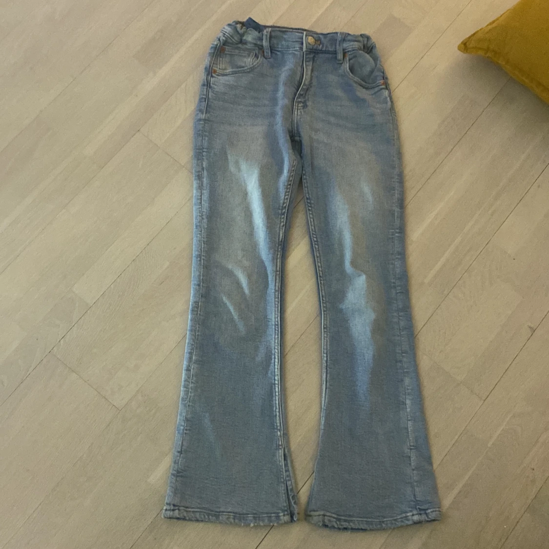 Utsvängda lågmidjade jeans - 90