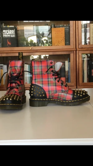 Dr Martens strl 40 Oanvända - Extremt ovanliga.
