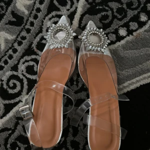 Hej jag köpte klackar och det blev för små  - Det är klackar i storlek 40  