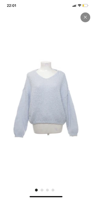Stickad tröja  - Säljer min stickade tröja från vero Moda i en otrolig ljusblå färg. Säljer då jag inte använder den😊