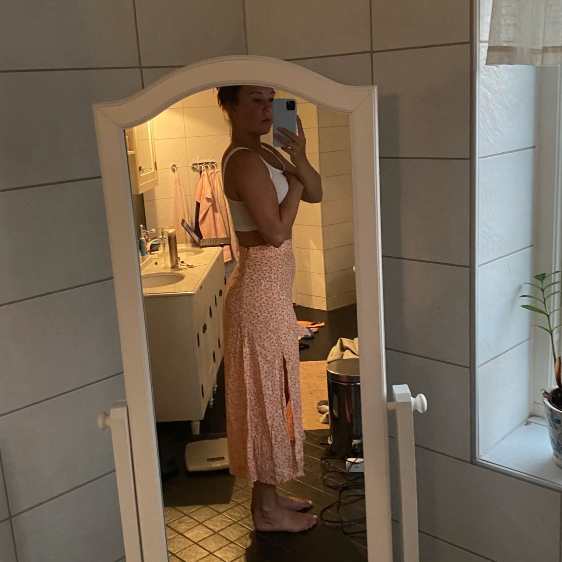 Blommig kjol med slit  - 90