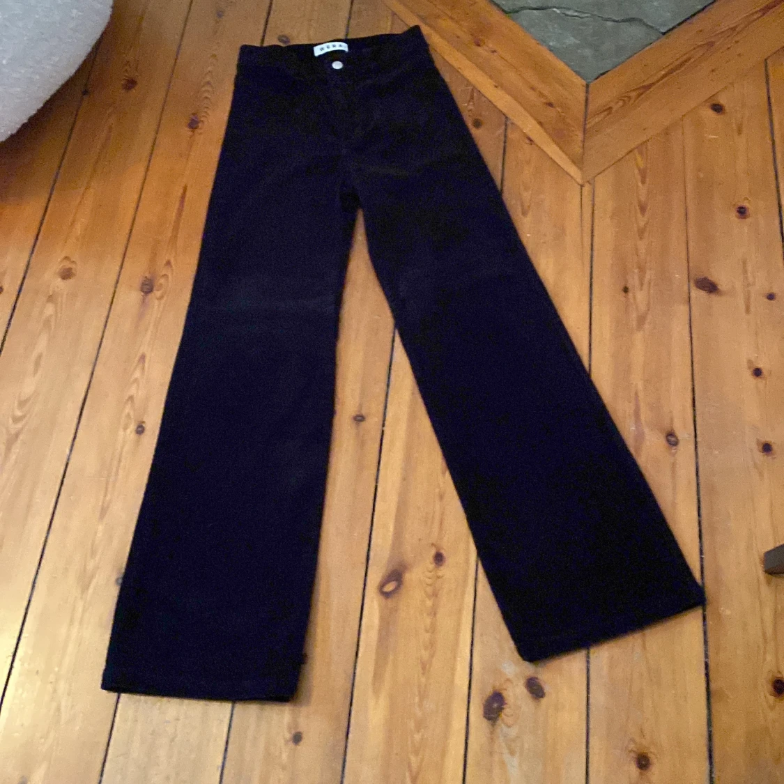 Wera svarta manchesterjeans 