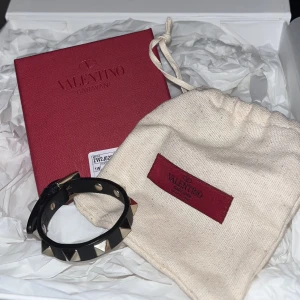 Valentino Garvani armband - Helt oanvänd, äkthetsbevis tillkommer. 