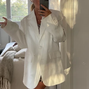 Vit kavaj - Superfin oversize kavaj i vitt , perfekt till sommaren 🤍