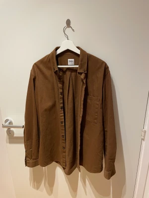 Overshirt skjorta  - Brun overshirt skjorta från Zara i storlek L