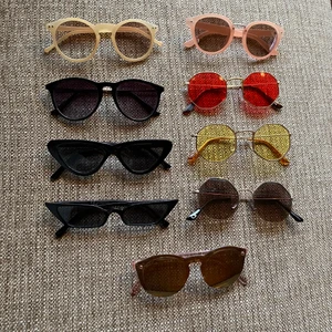 solglasögon - massa solglajjor köpta från lite olika ställen, kommer tyvärr inte ihåg vart ifrån dock :-( alla är använda typ max tre gånger, säljer för 45kr/st! ‼️klicka inte på köp direkt knappen, vi fixar det privat istället så blir frakten billigare‼️