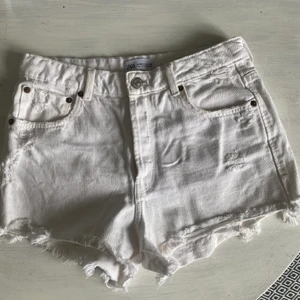 Jeansshorts Zara - Använda några gånger. Kan skicka bild på vid intresse