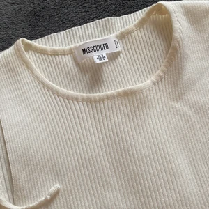 Missguided helt oanvänd klänning - Vit ny missguided bodycon klänning. 