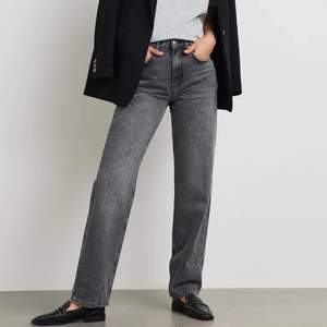 Grå jeans från Gina Tricot, köpta nyligen så i bra skick. Nypris 600 kr🤍