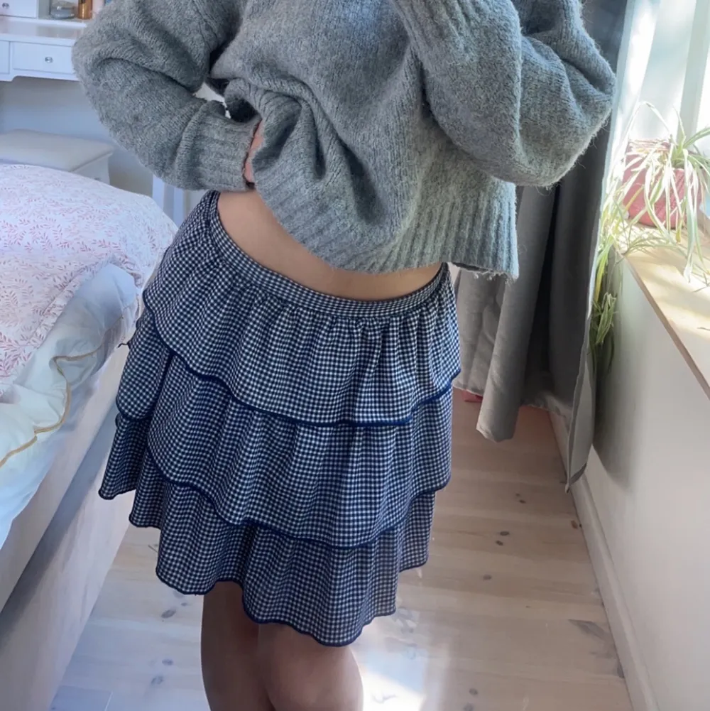 Perfektaaa kjolen till sommaren!! Köpte på zara för ungefär 2 år sedan men är fortfarande i bra skick💞💞. Kjolar.