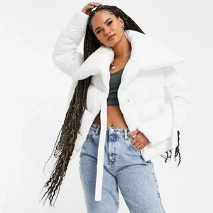 Helt ny - Köpt för ett par månader sen. Aldrig använd med prislappar kvar! 