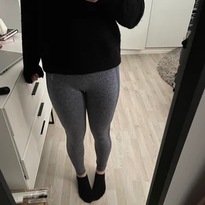 Tights - Gymshark tights, säljer även svart, DE BLÅA ÄR SÅLDA!
