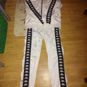 KAPPA DRESS - En fin vit dress . Jacka M Byxor S 