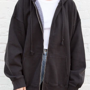 Brandy zip up - Svart oversized brandy zip up. Skriv privat för fler bilder. Frakt ingår ej 💗