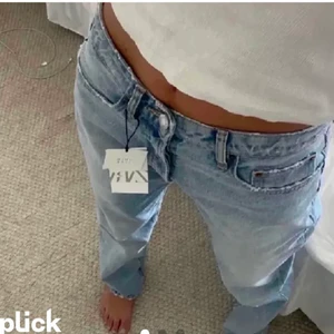 Mid rise straight jeans  - Säljer zara jeans, knappt andvända💞💖