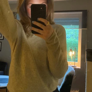 stickad tröja - säljer denna snygga stickade tröja, den är i nyskick och väldig mysig