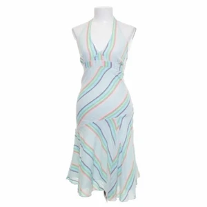 Halterneck klänning - Jag har precis köpt denna klänning från Sellpy, men eftersom att den var för liten för mig kan jag inte ha kvar den. Av den anledningen kan jag inte heller ta bild på hur den sitter på mig. Storlek M, jag skulle säga 36/38.