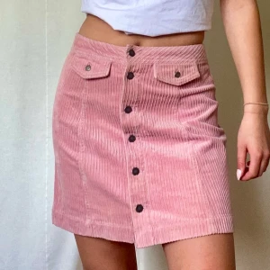 Hm kjol 36 - Söt kjol i manchester💗 skriv om du har frågor!