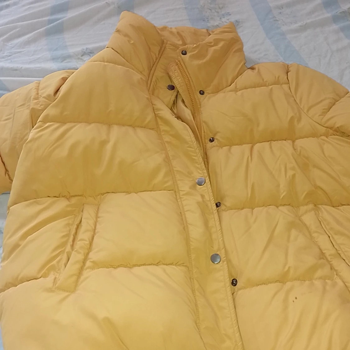 Gul puffer jacka  - 90