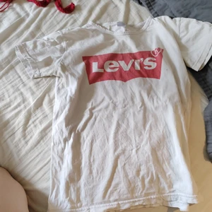 Levis t-shirt - Storlek 170-176. 