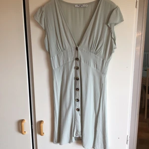 Klänning - Superfin klänning från nakd strl 34 